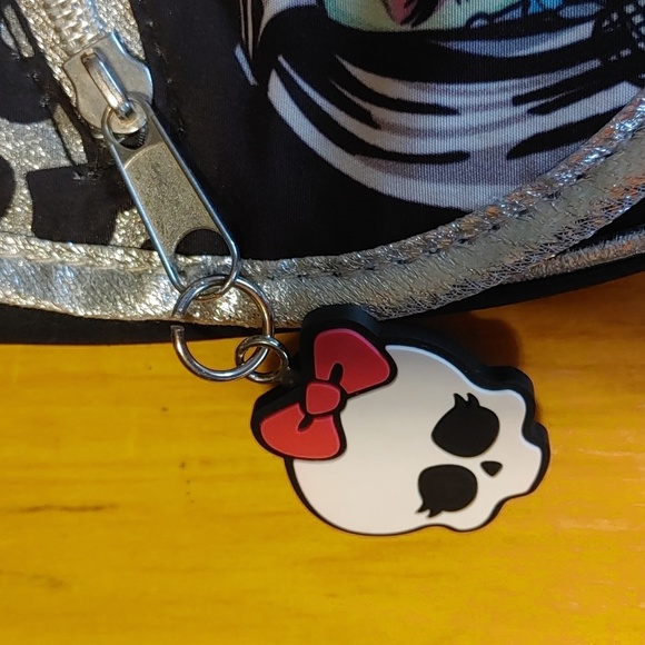 💚Monster High Black & Silver Crossbody Bag - Picture 4 of 15